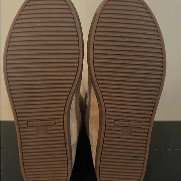 💥Tory Burch Suede Pull On Boots. Color Tan, Size 9, Mid-calf - Picture 8 of 8